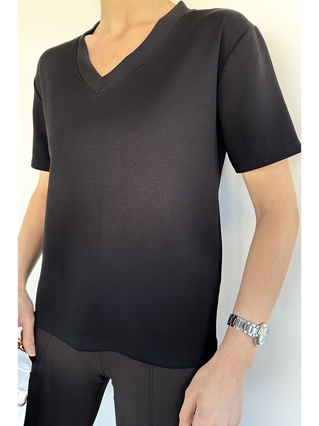 Siyah Kadın V Yaka Basic Tişört-2