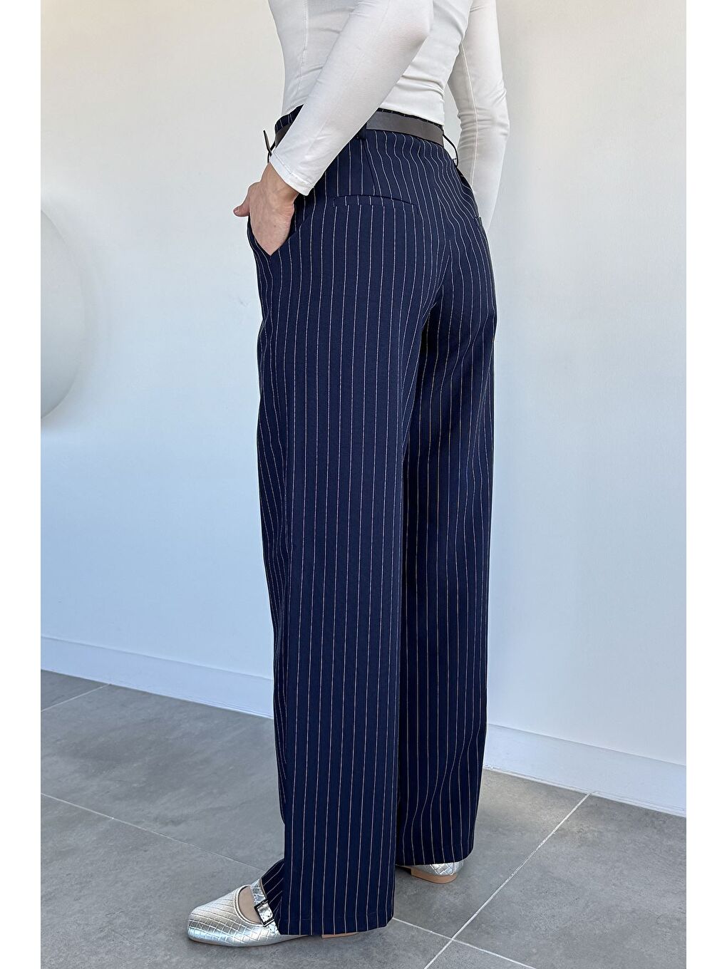 Lacivert Kadın Kemerli Çizgili Bol Paça Pantolon-6