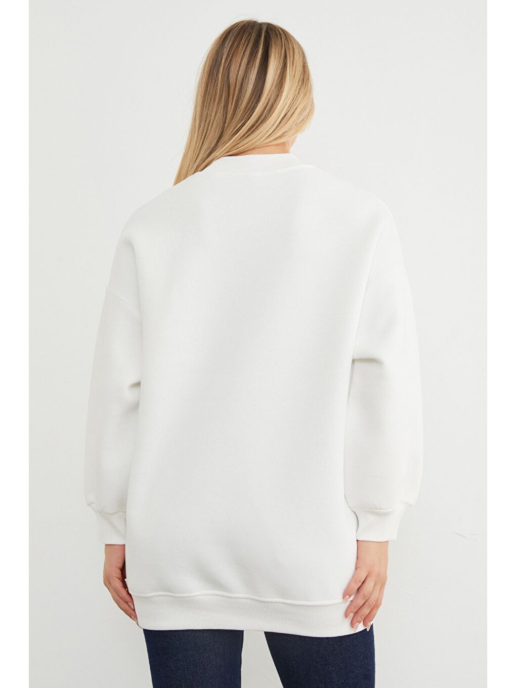 Beyaz 3 İplik Çiçek Aksesuarlı Oversize Tunik-3