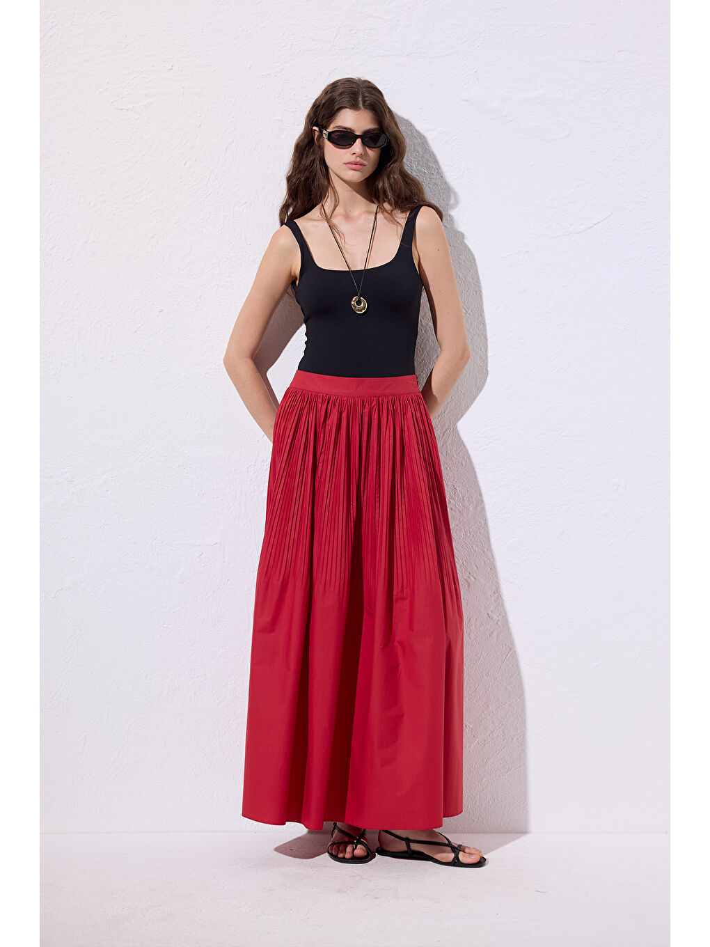 Piliseli Geniş Etek Kırmızı-3