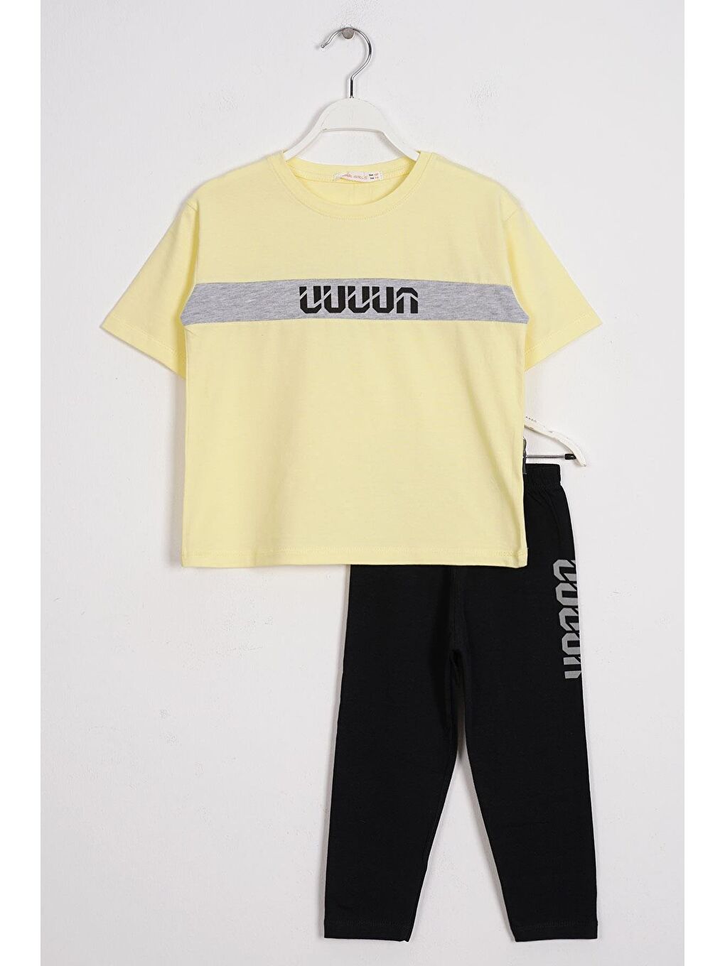 Bisiklet Yaka Kısa Kol Yazı Baskılı Sarı Renk Kız Çocuk Taytlı Takım