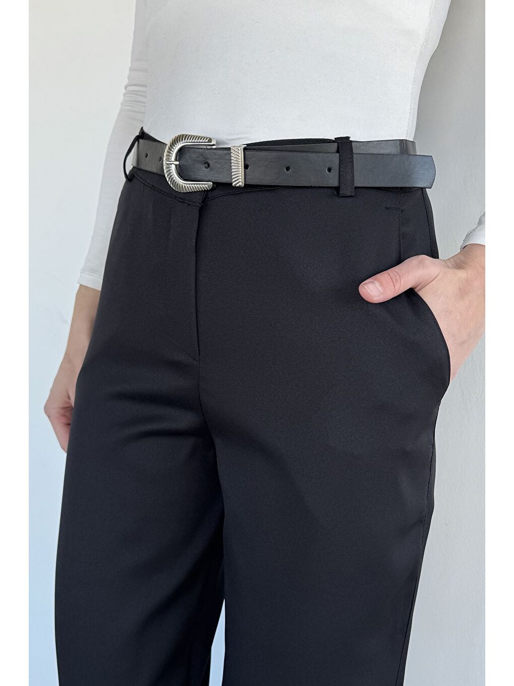 Siyah Kadın Kemerli Duble Paça Pantolon-4