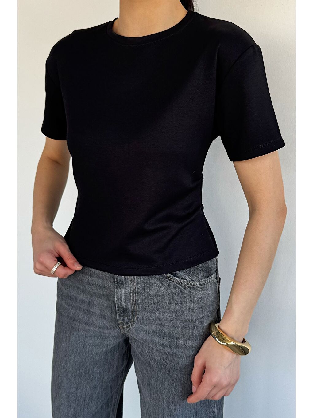 Siyah Kadın Bisiklet Yaka Yan Büzgü Detaylı Tişört-2