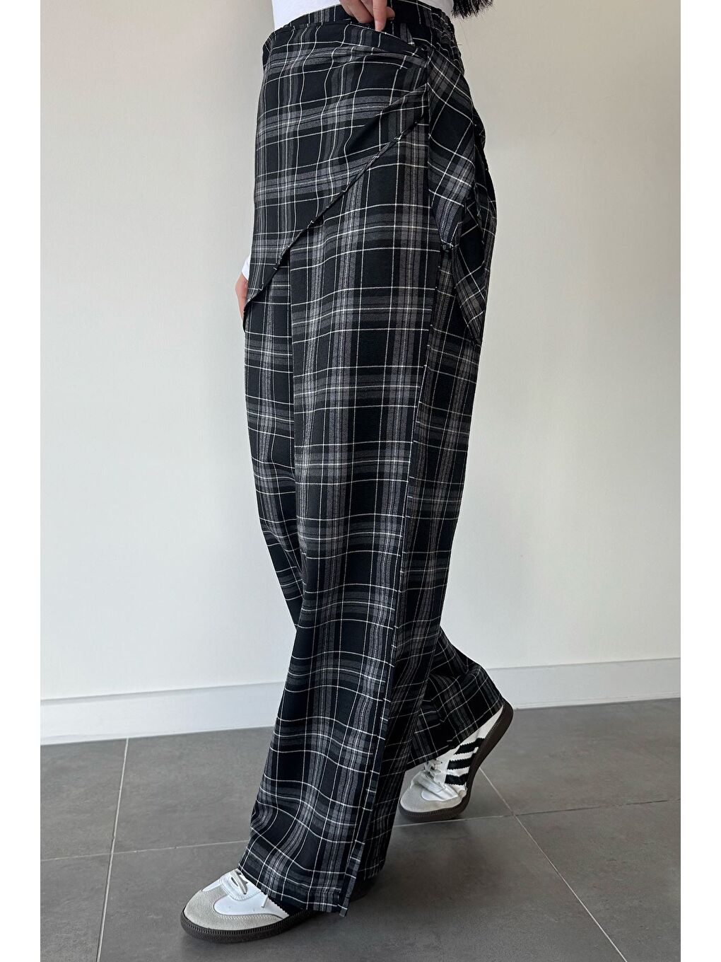 Siyah Kadın Bel Lastikli Ekose Desenli Fularlı Pantolon-1