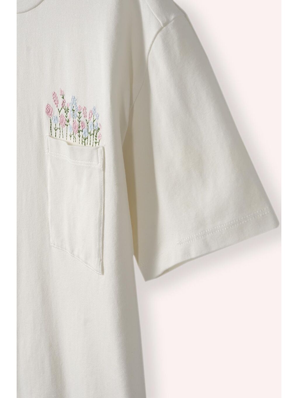 Kız Çocuk Nakış Detaylı T-Shirt Ekru-1