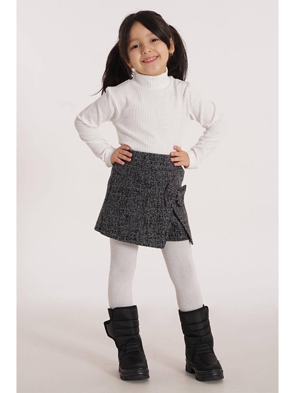 Fiyonk Detaylı Siyah Renk Kız Çocuk Etekli Takım-1