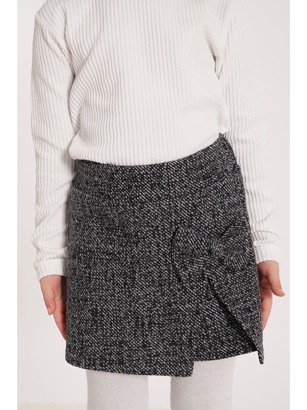 Fiyonk Detaylı Siyah Renk Kız Çocuk Etekli Takım-3