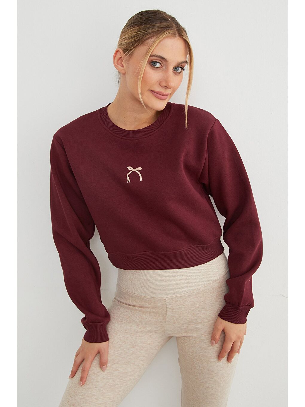 Bordo 3 İplik Fiyonk Nakışlı Crop Sweatshirt-2