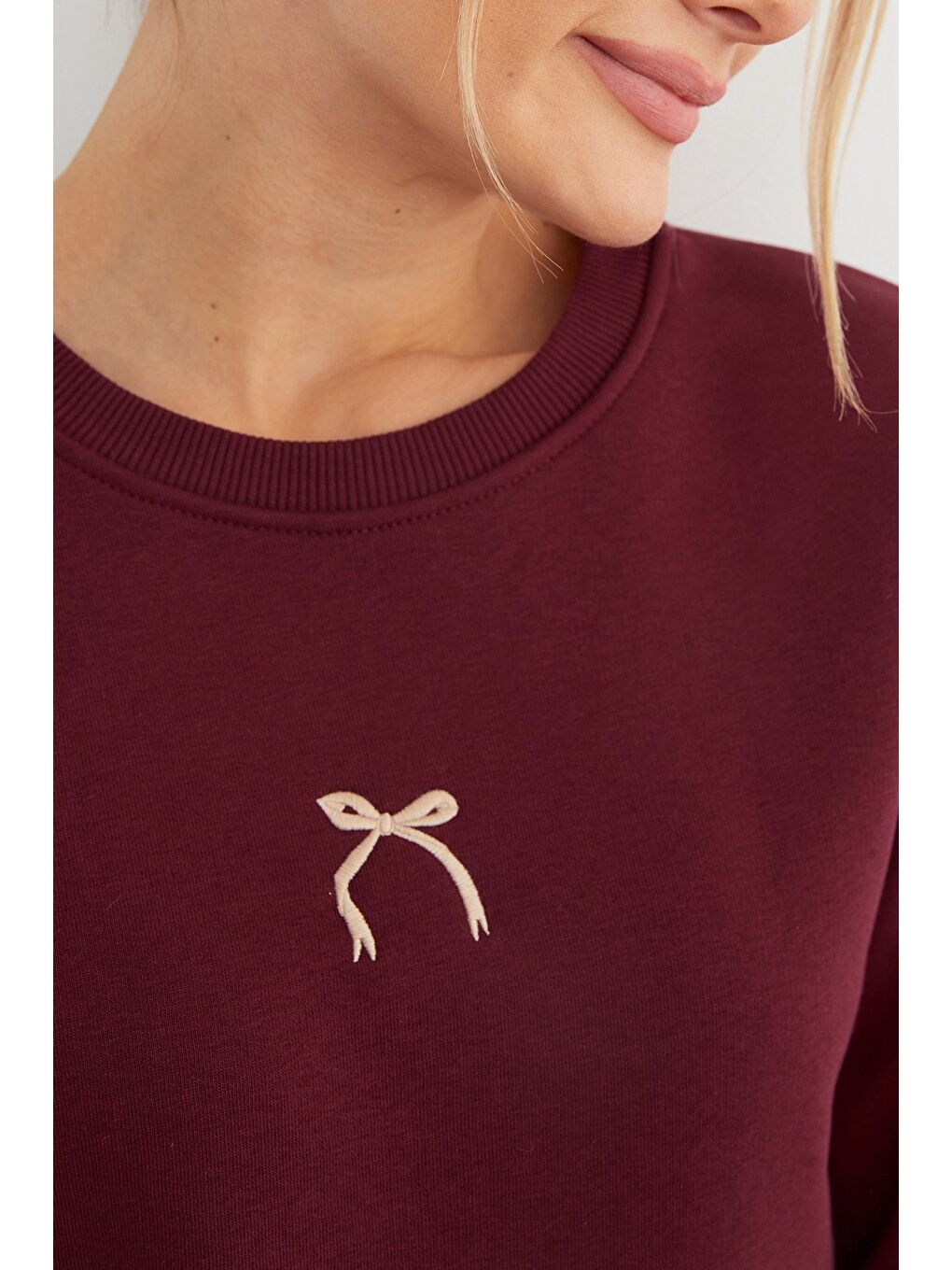 Bordo 3 İplik Fiyonk Nakışlı Crop Sweatshirt-4