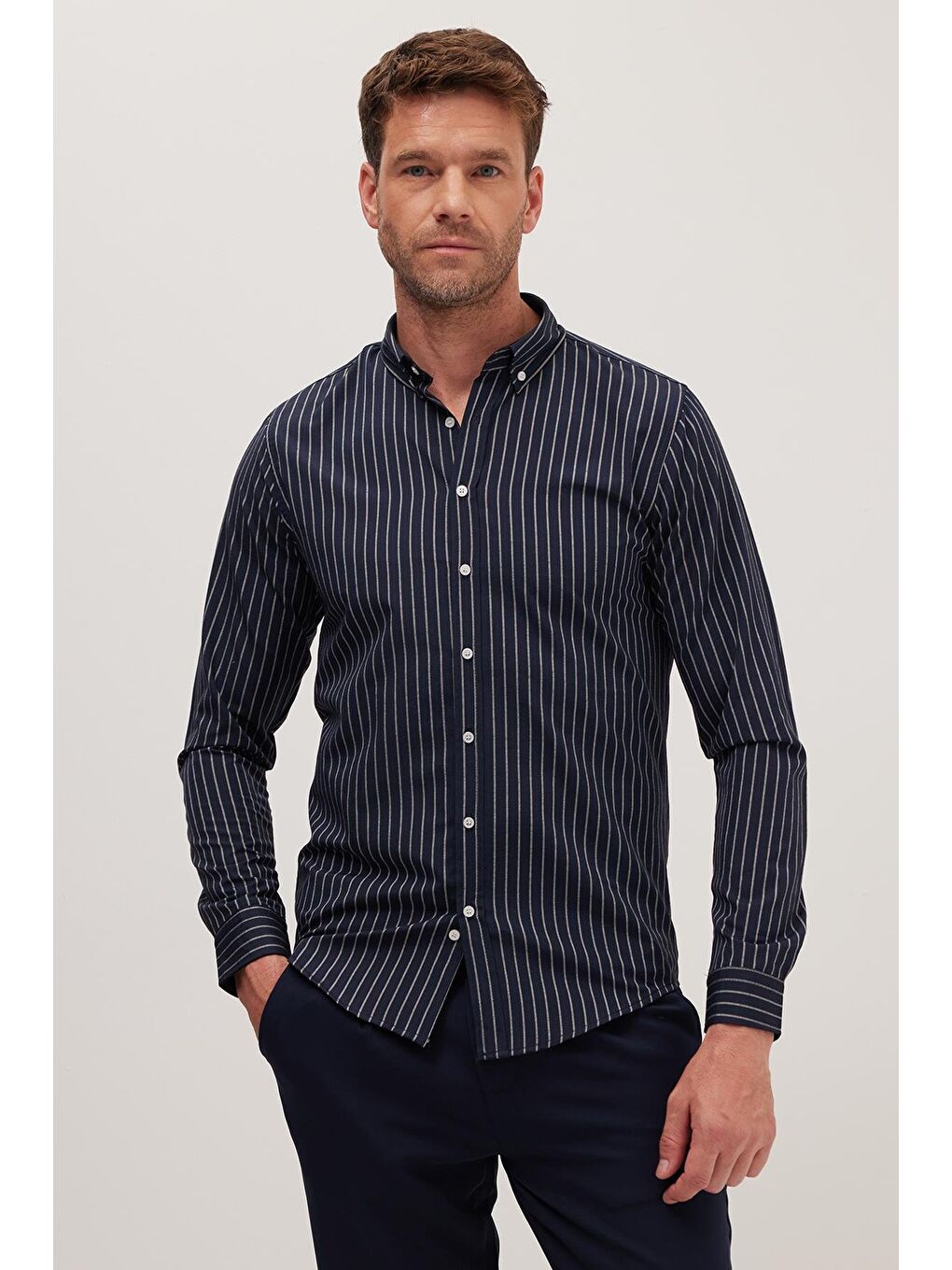 Lacivert Slim Fit Uzun Kollu Düğmeli Yaka Pamuklu Kolay Ütü Çizgili Erkek Gömlek