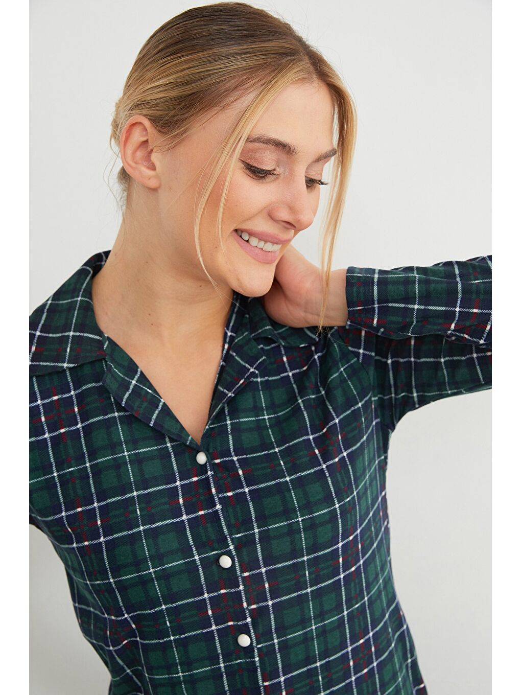 Yeşil Çizgili Süet Pijama Takımı-2