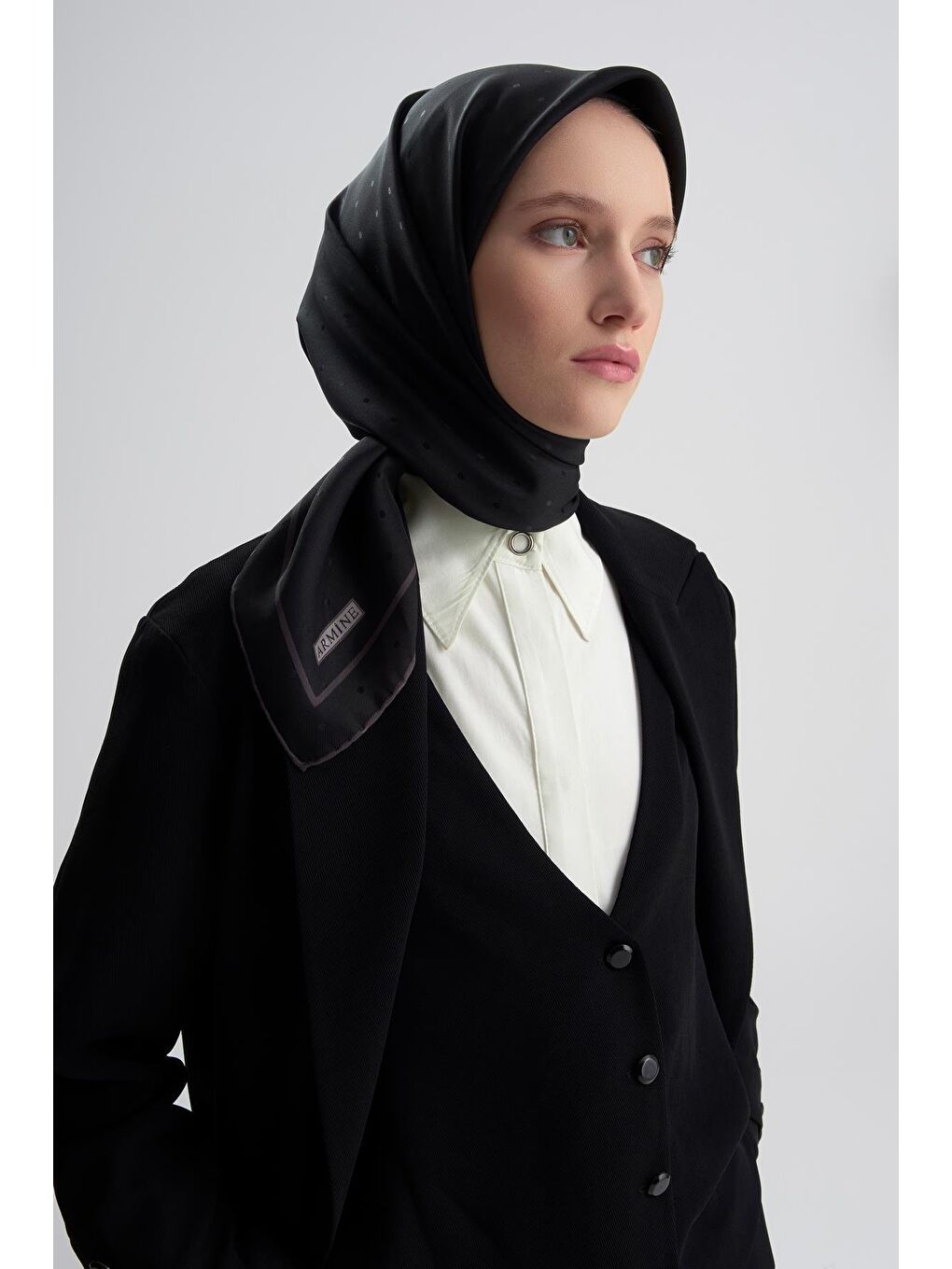 Siyah Jakarlı İpek Eşarp Puantiyeli 2 20-2