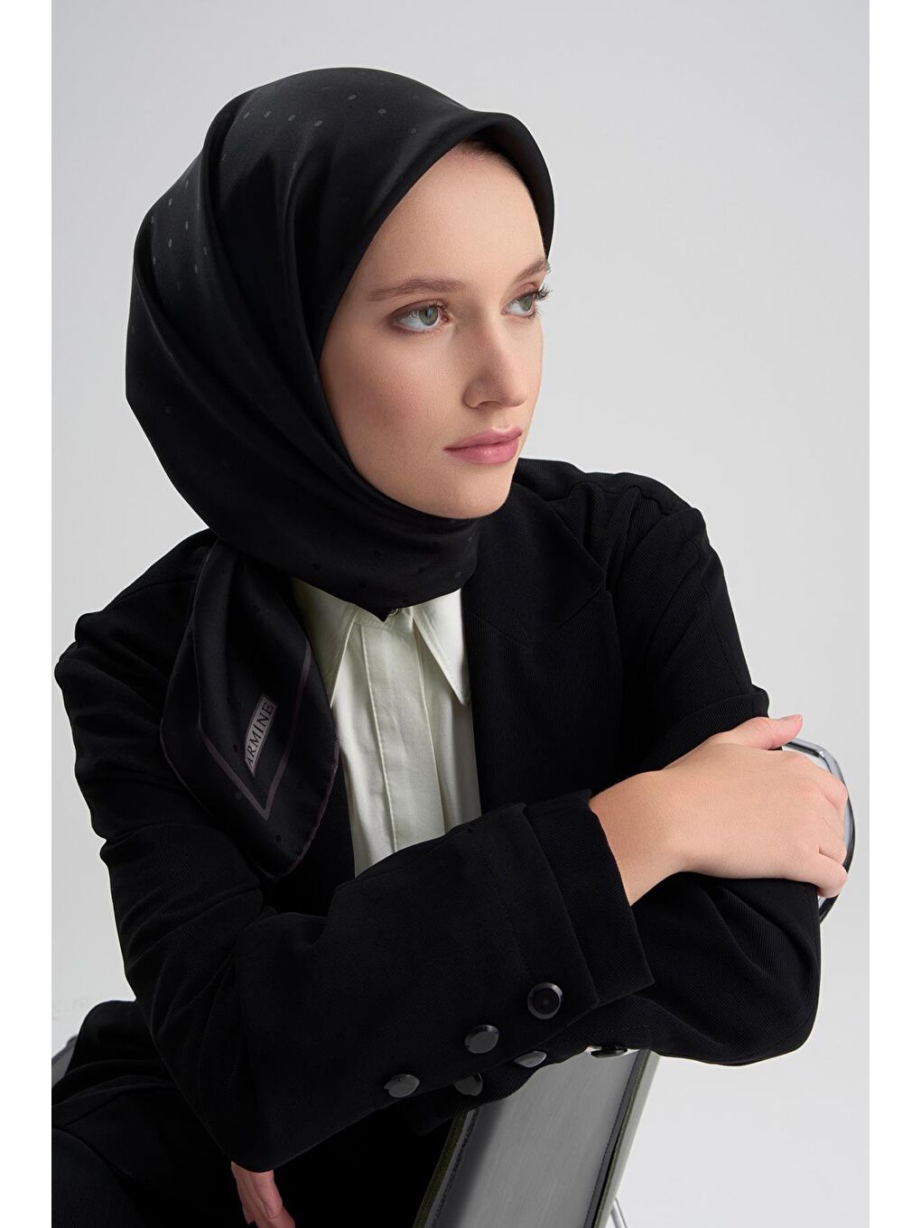 Siyah Jakarlı İpek Eşarp Puantiyeli 2 20-3