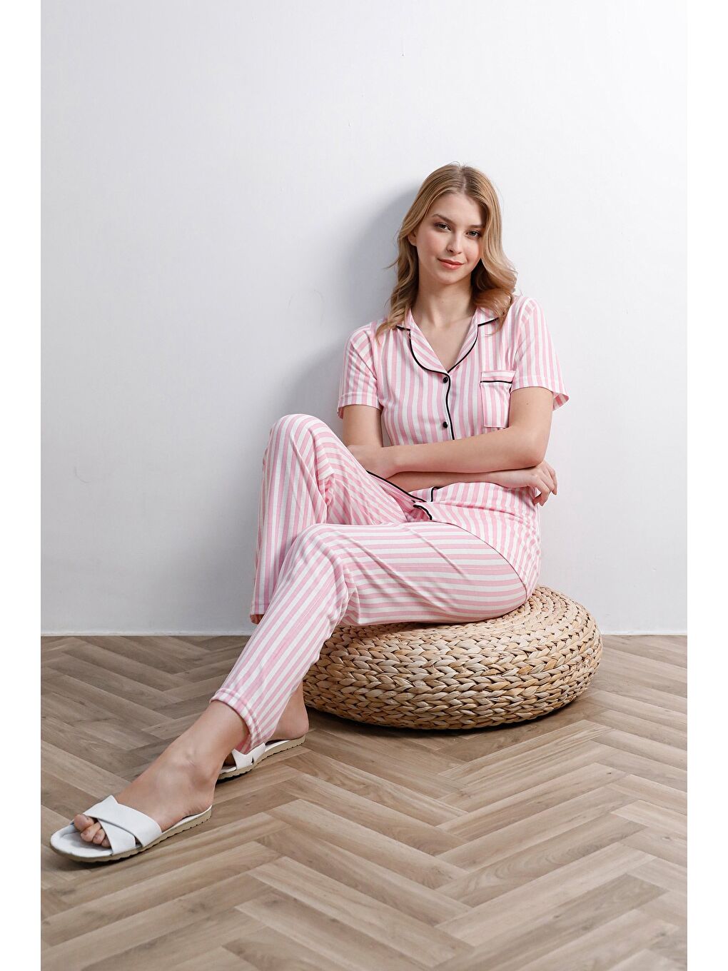 Pembe Çizgili Gömlek Yaka Cepli Kısa Kollu Pijama Takımı-1