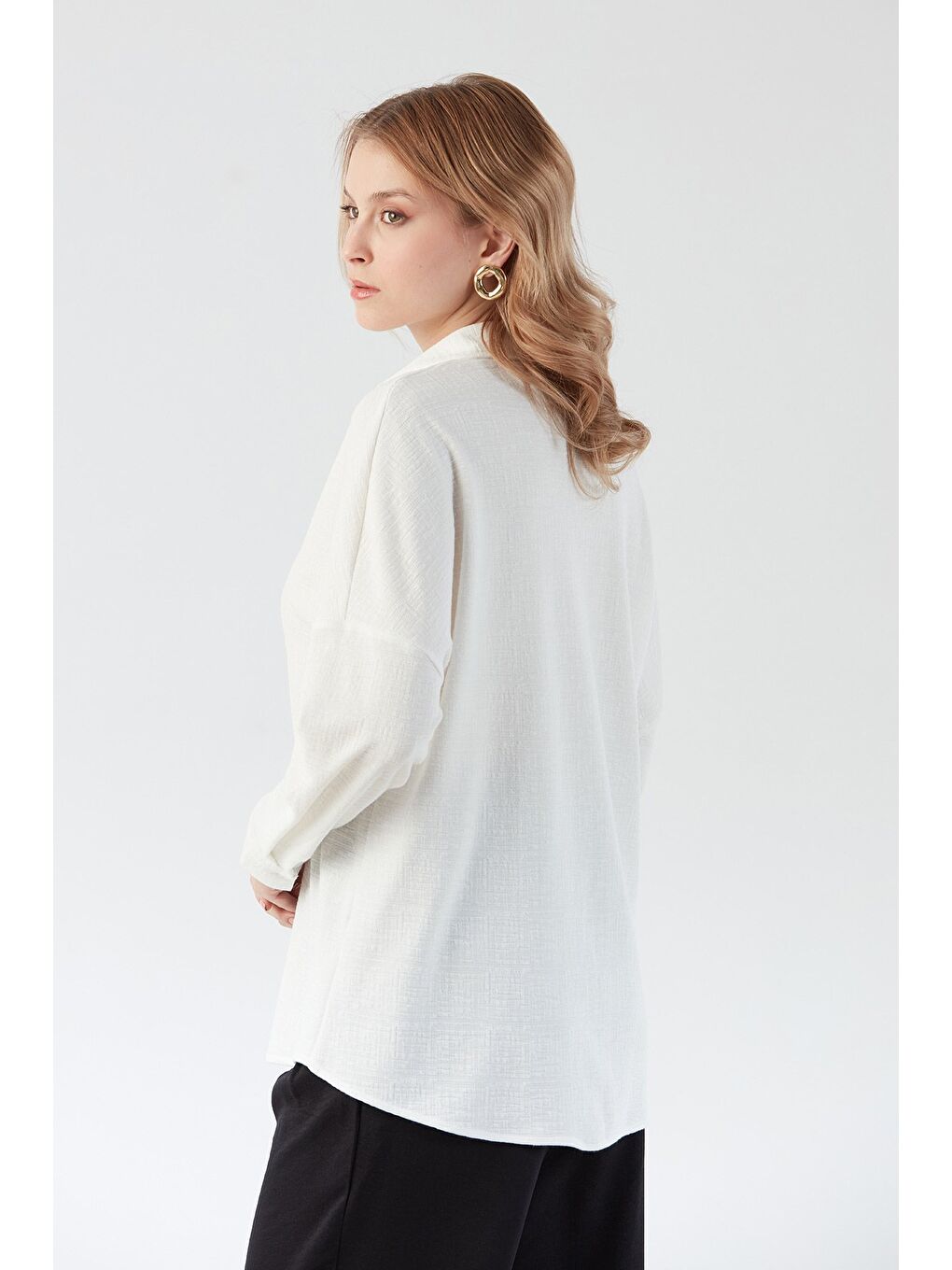 Beyaz Basic Jakarlı Oversize Gömlek-2