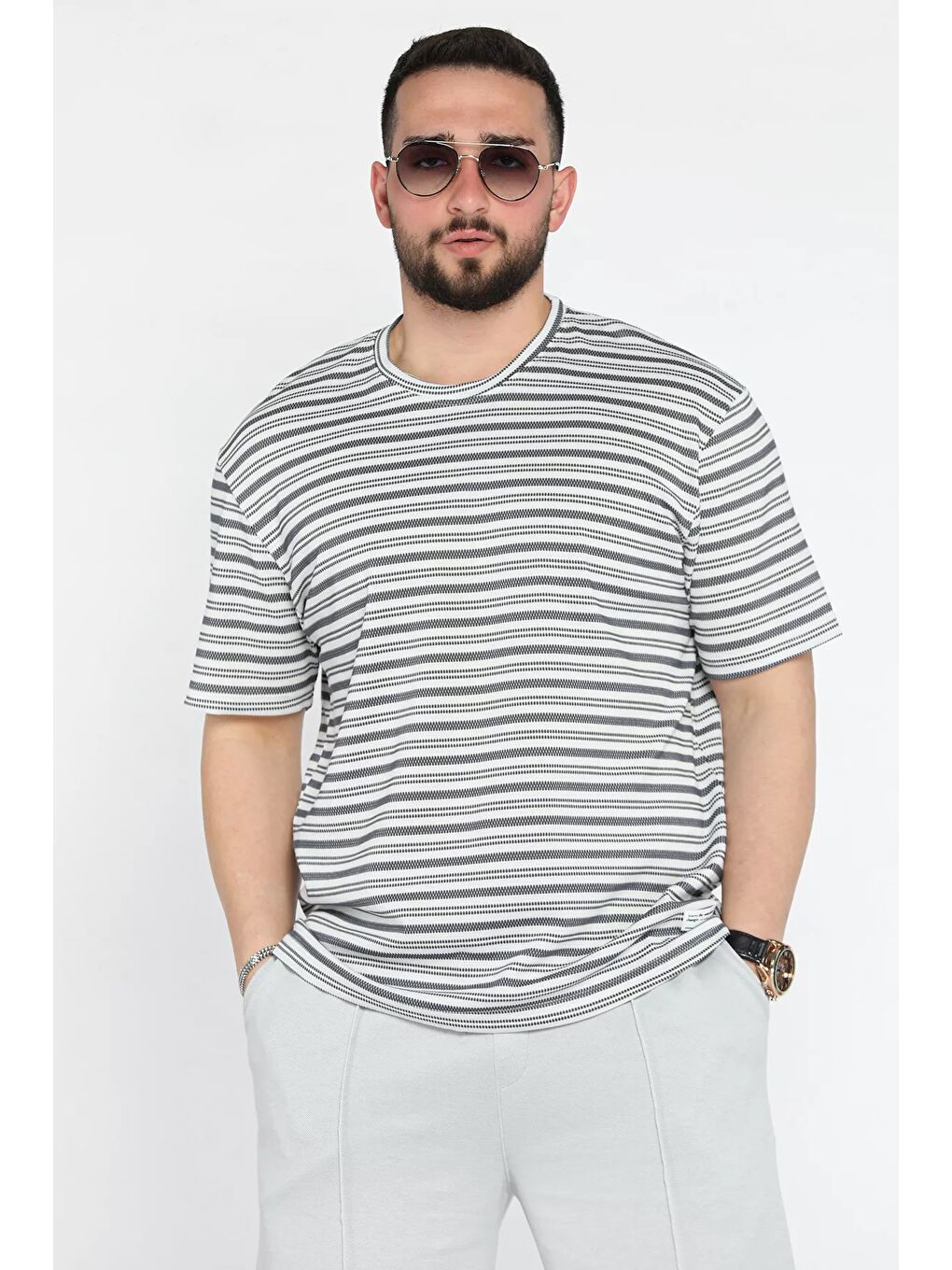 Gri Bisiklet Yaka Çizgi Desenli Erkek Tişört