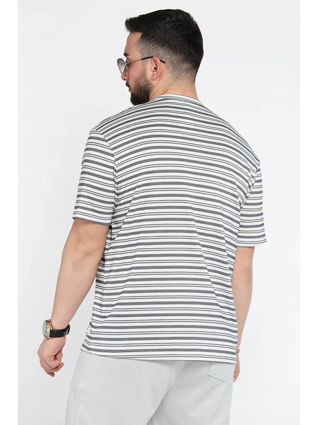 Gri Bisiklet Yaka Çizgi Desenli Erkek Tişört-2