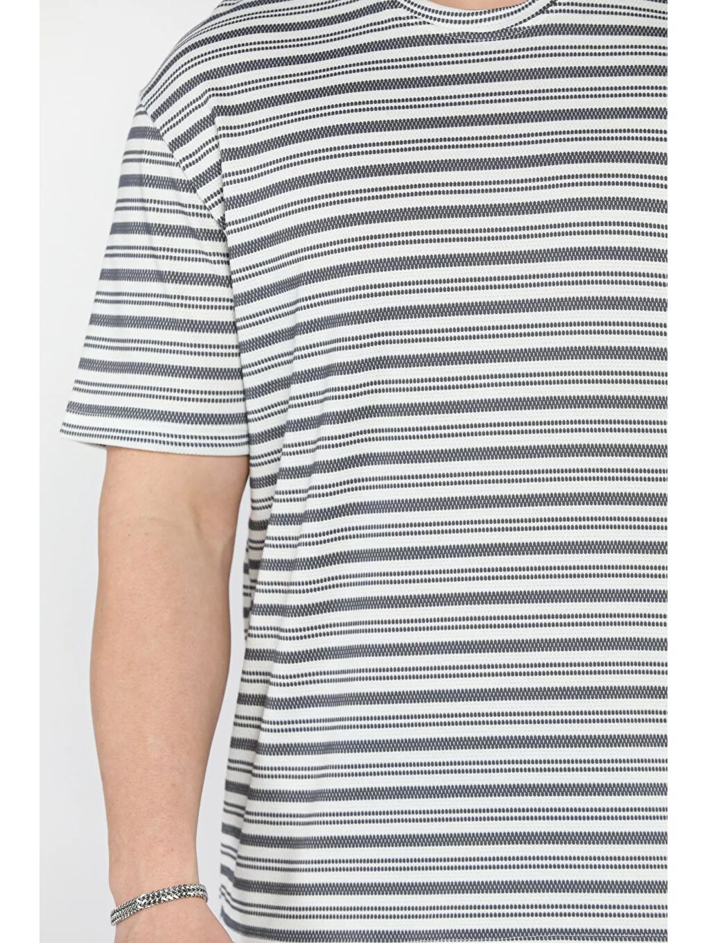 Gri Bisiklet Yaka Çizgi Desenli Erkek Tişört-3