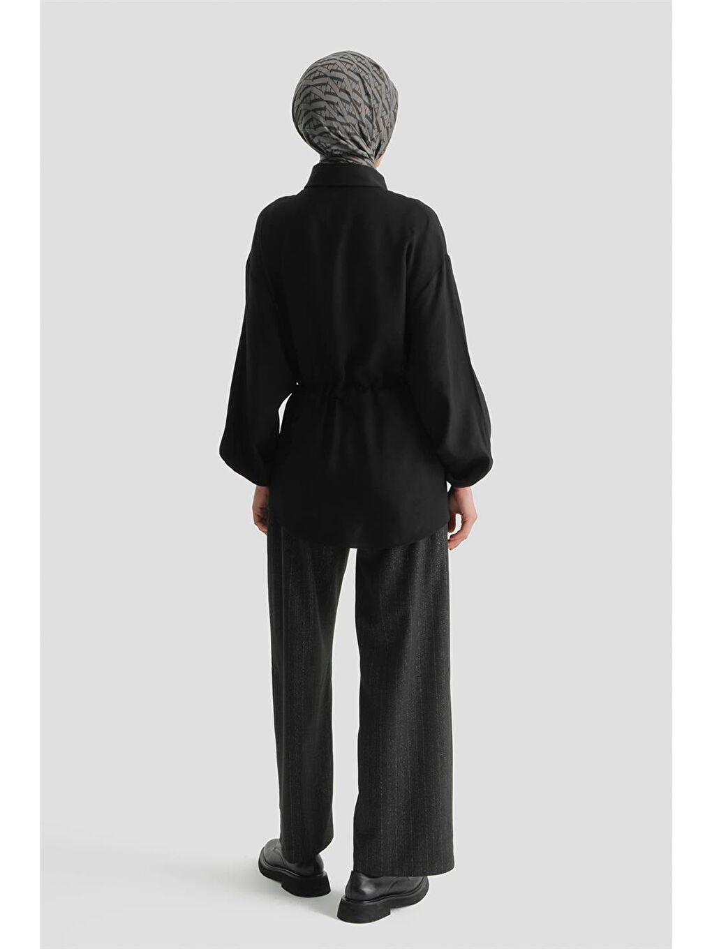 İşlemeli Beli Büzgülü Tunik Siyah-4