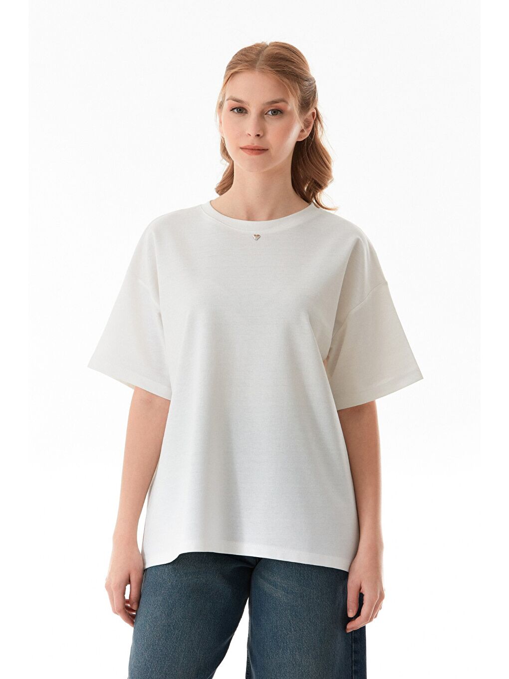 Ekru Kalp Aksesuarlı Oversize Tişört