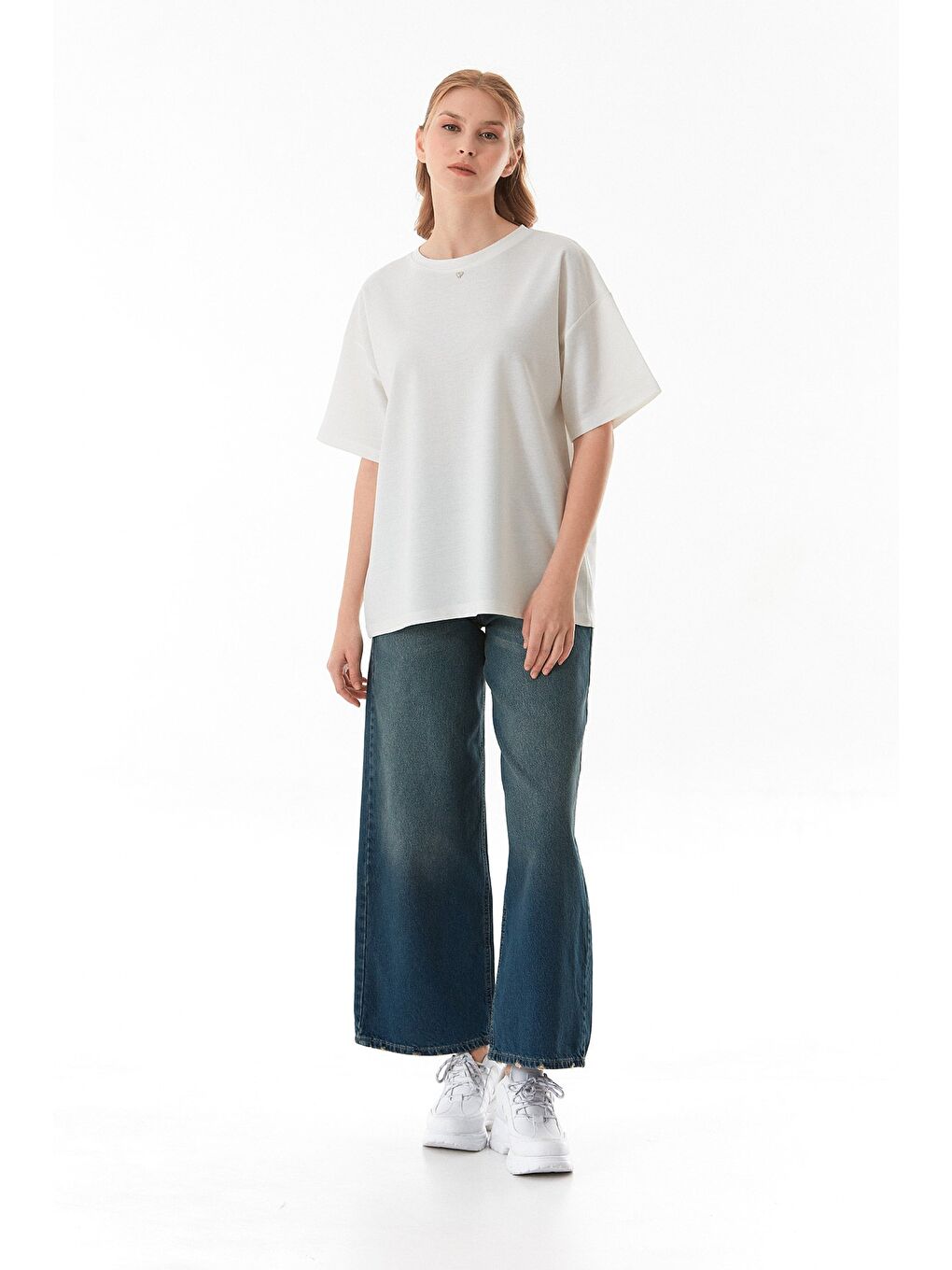 Ekru Kalp Aksesuarlı Oversize Tişört-1