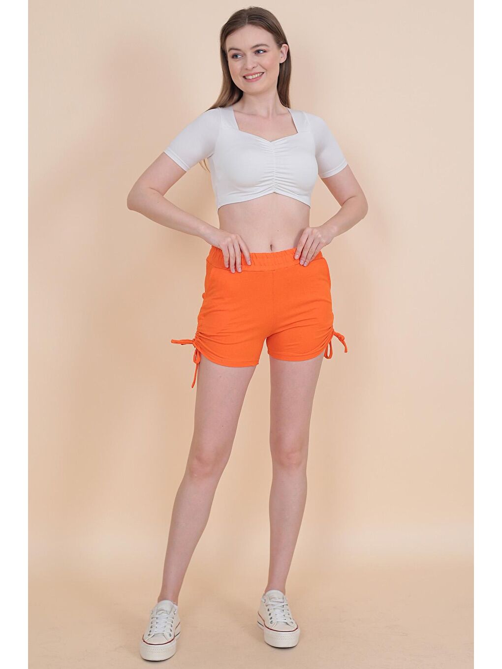 Turuncu Kadın Yan Büzgülü Şort 1991