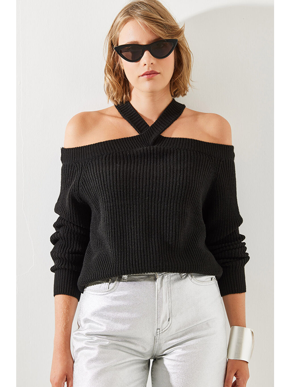 Siyah Kadın Çapraz Askılı Triko Kazak