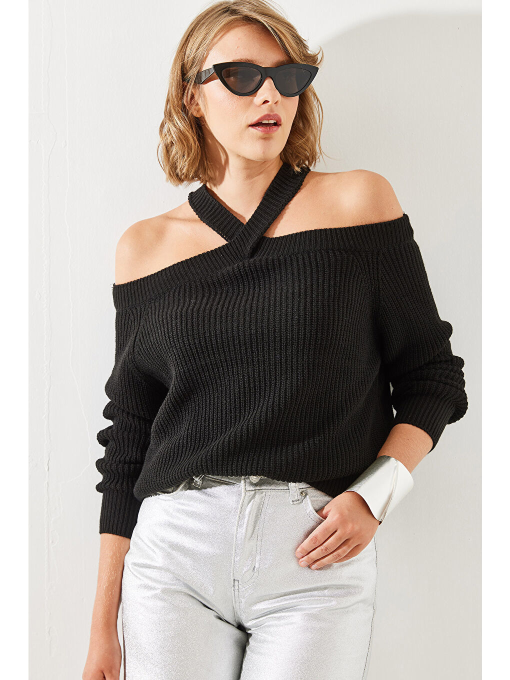 Siyah Kadın Çapraz Askılı Triko Kazak-1