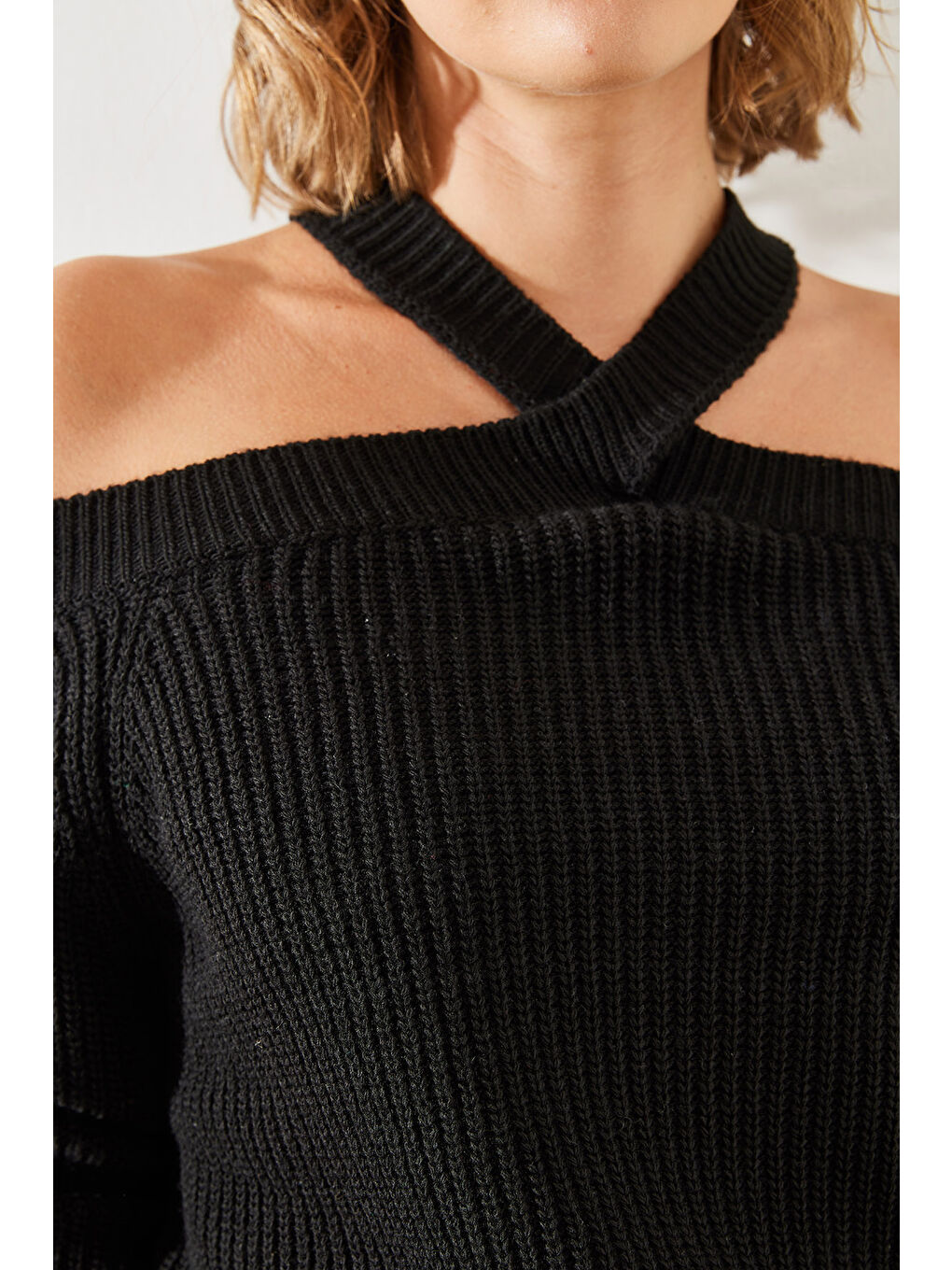 Siyah Kadın Çapraz Askılı Triko Kazak-5