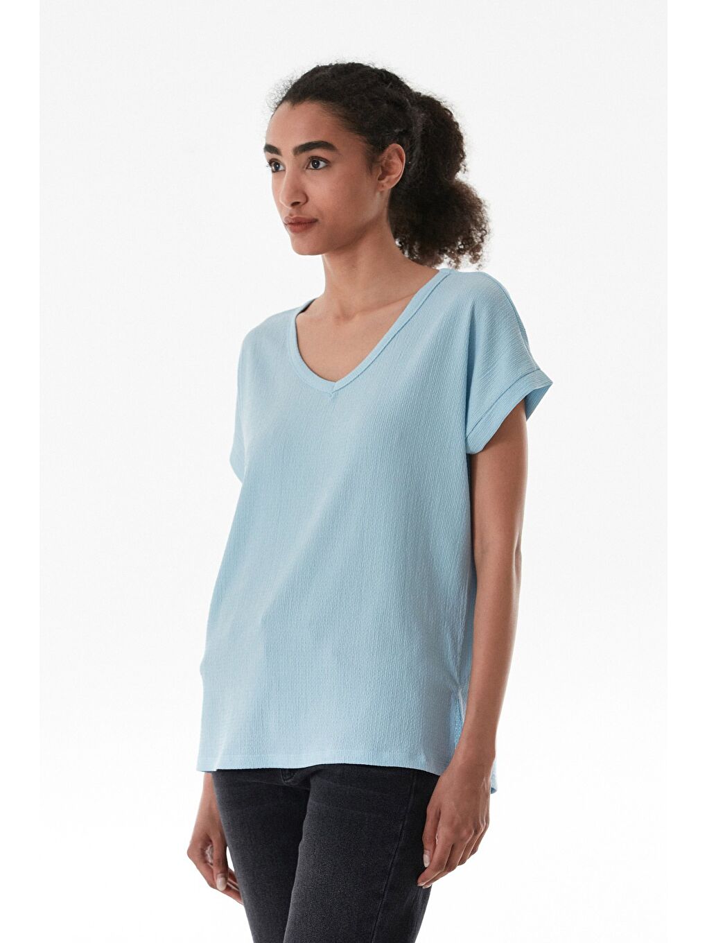 Mavi Bürümcük Kumaş V Yaka Yanları Yırtmaçlı Tişört-2