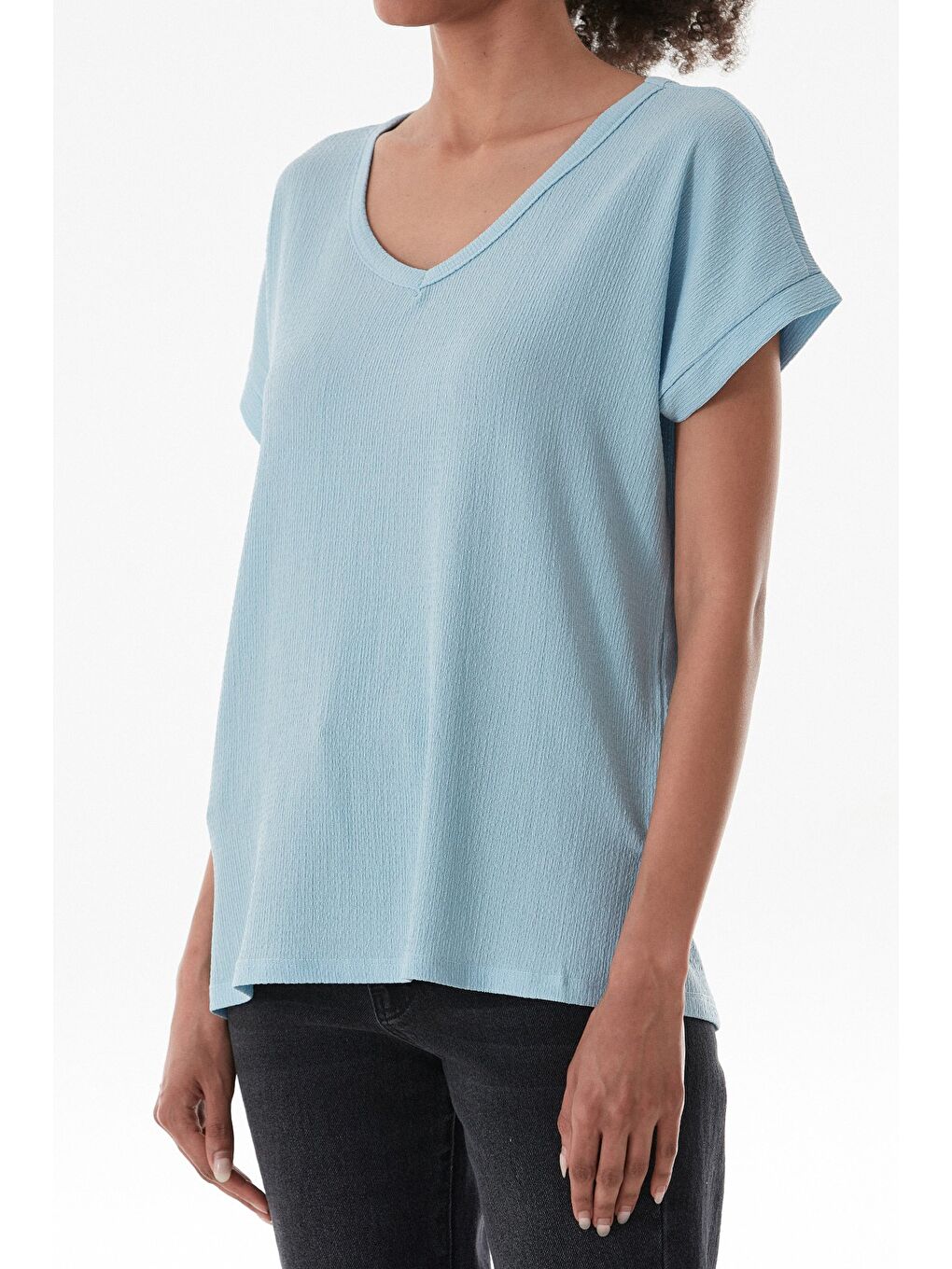 Mavi Bürümcük Kumaş V Yaka Yanları Yırtmaçlı Tişört-4