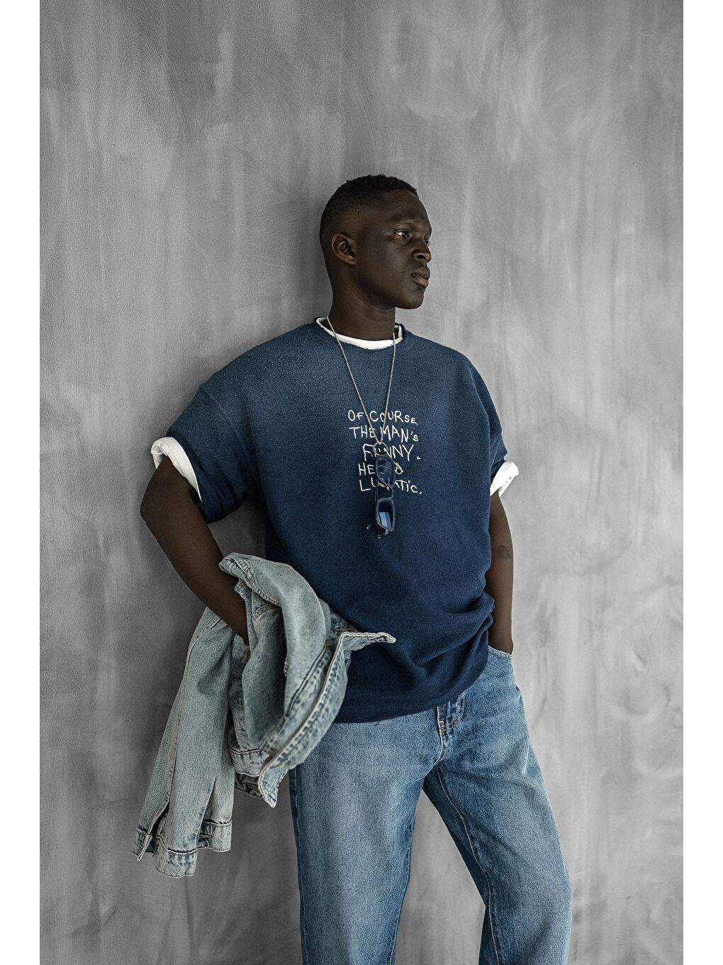 Erkek Renk Geçişli İşlemeli Oversize Dokulu T-Shirt Lacivert-4