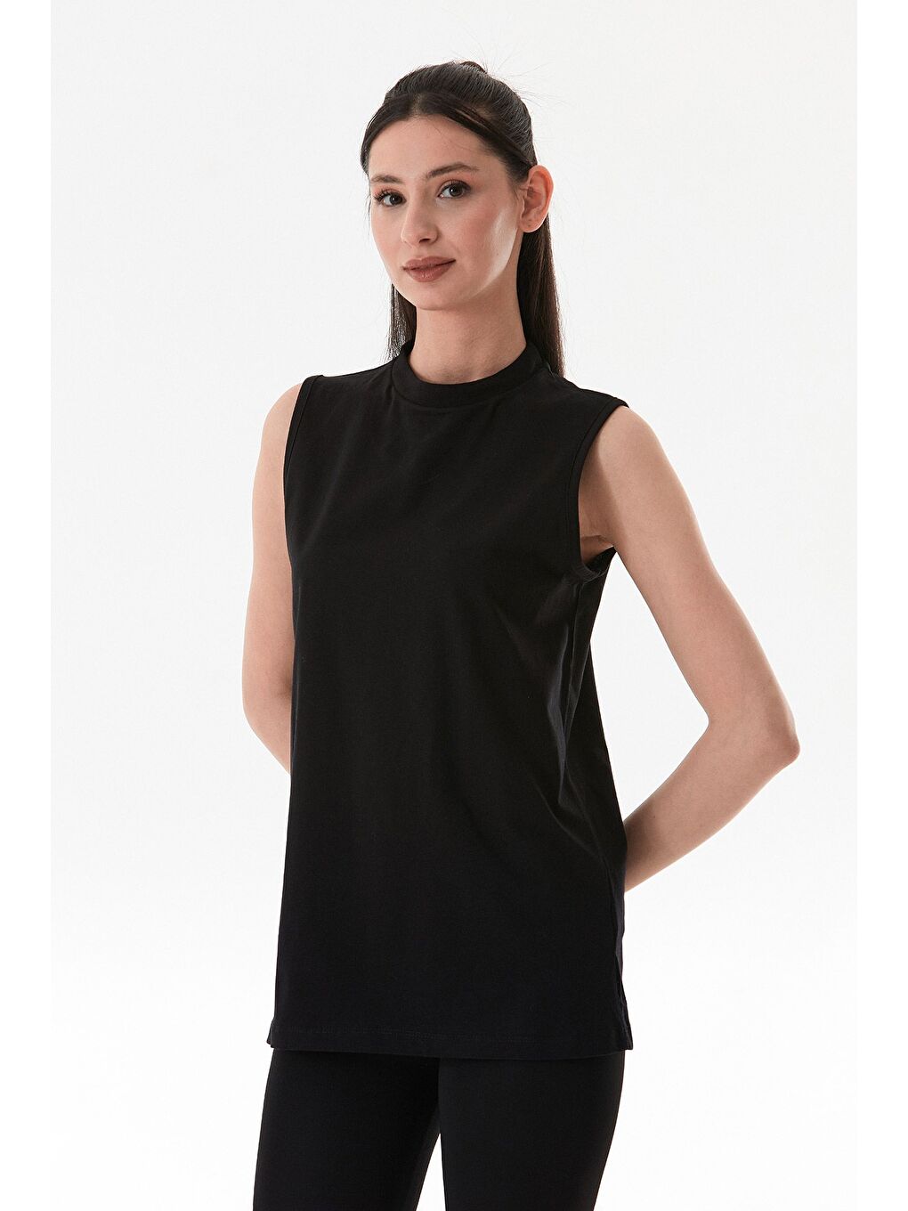 Siyah Basic Dik Yaka Kolsuz Oversize Tişört