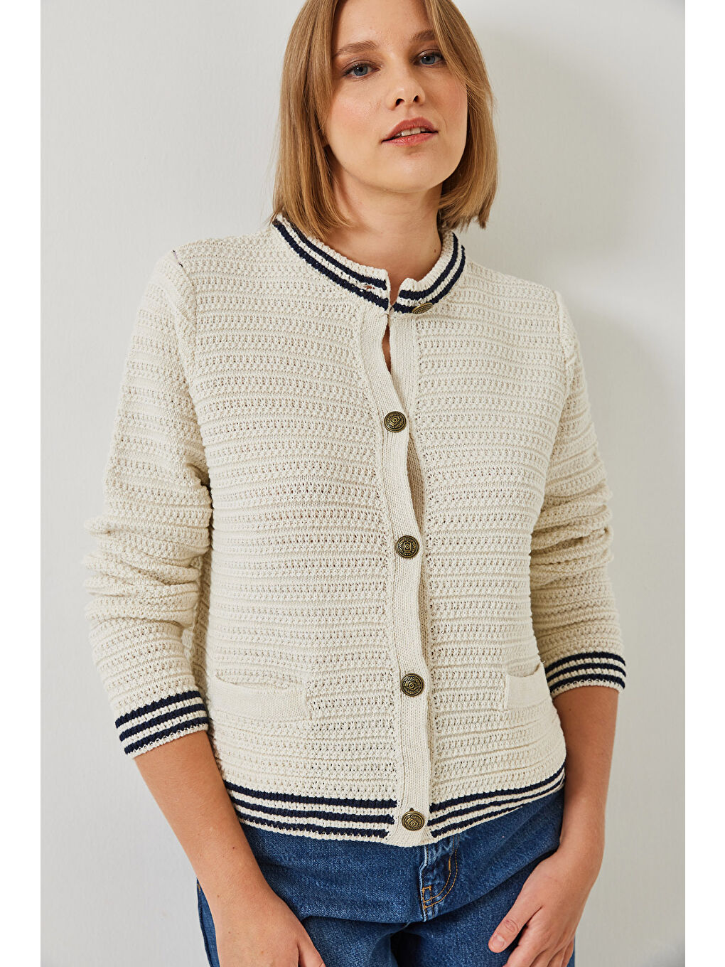 Ekru Kadın Düğmeli Cep Detaylı Triko Hırka-2