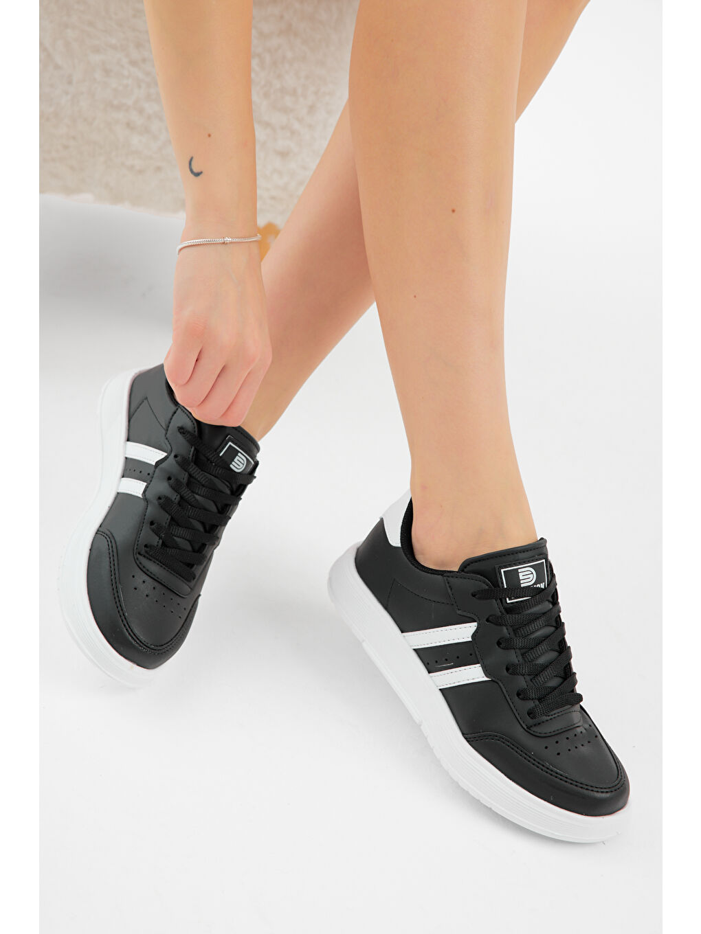 Unisex Siyah Beyaz Kalın Faylon Hafif Taban Şeritli Bağcıklı Spor Ayakkabı