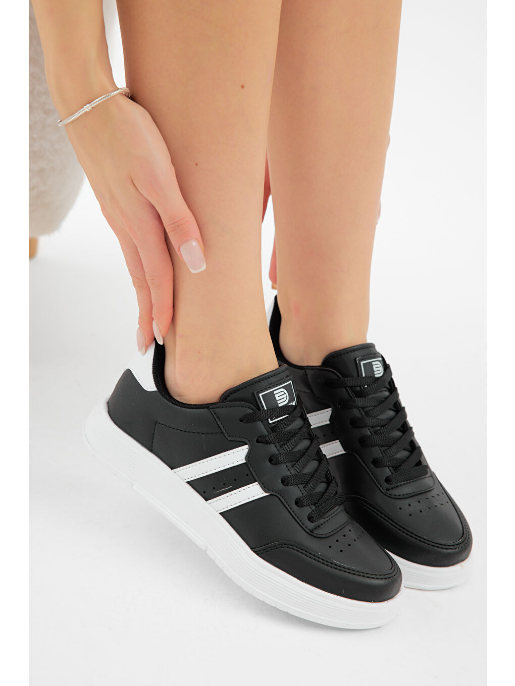 Unisex Siyah Beyaz Kalın Faylon Hafif Taban Şeritli Bağcıklı Spor Ayakkabı-1