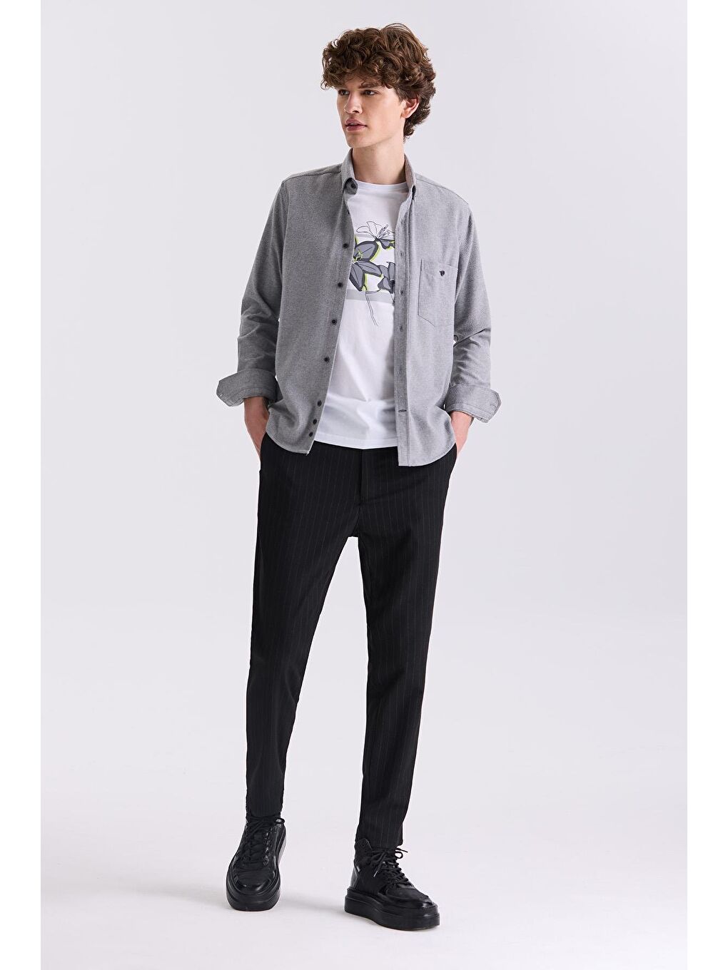 Gri Slim Fit Düğmeli Yaka Pamklu Cepli Gömlek-1