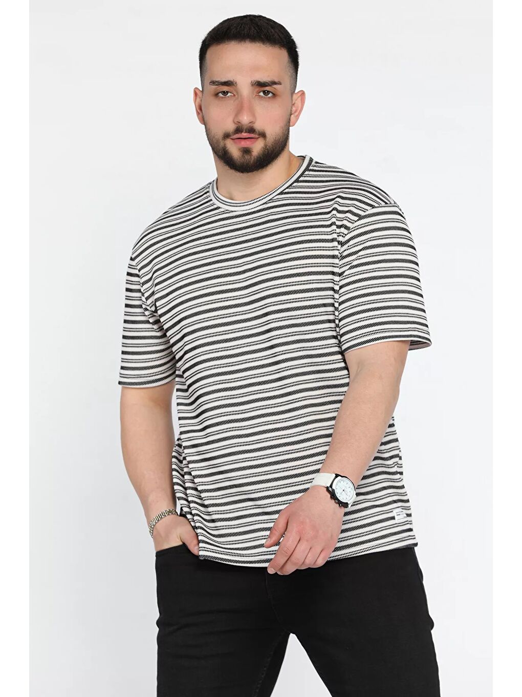 Siyah Bisiklet Yaka Çizgi Desenli Erkek Tişört