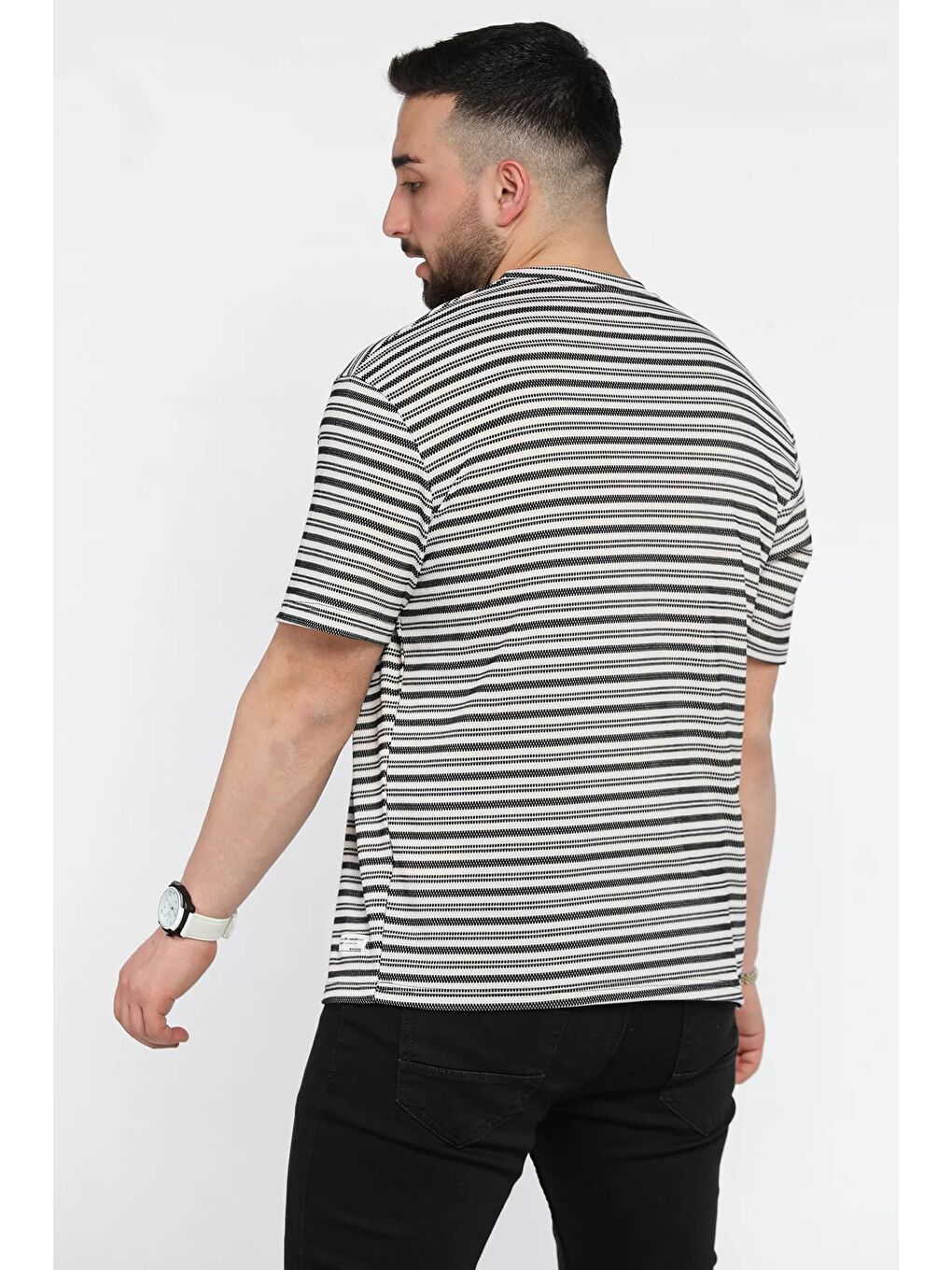 Siyah Bisiklet Yaka Çizgi Desenli Erkek Tişört-2