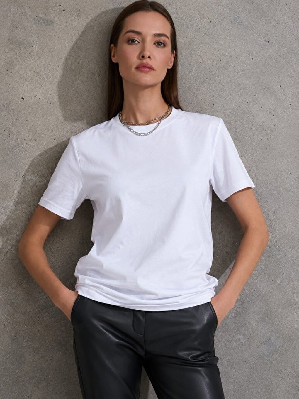 Beyaz Unisex Kısa Kollu Bisiklet Yaka Basic Viskon Bluz