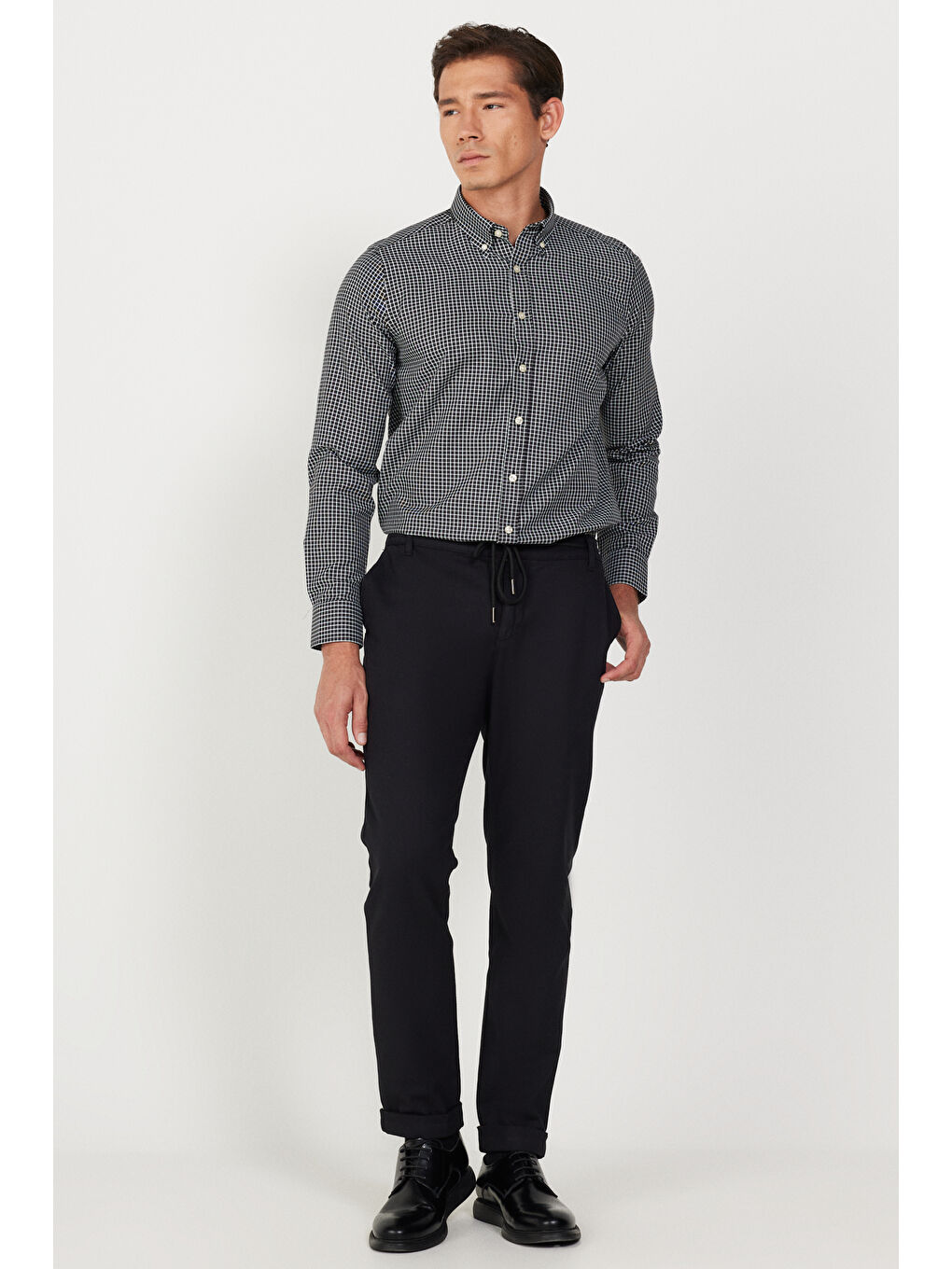 Erkek Siyah-Beyaz Slim Fit Dar Kesim Düğmeli Yaka Pamuklu Kareli Gömlek-1
