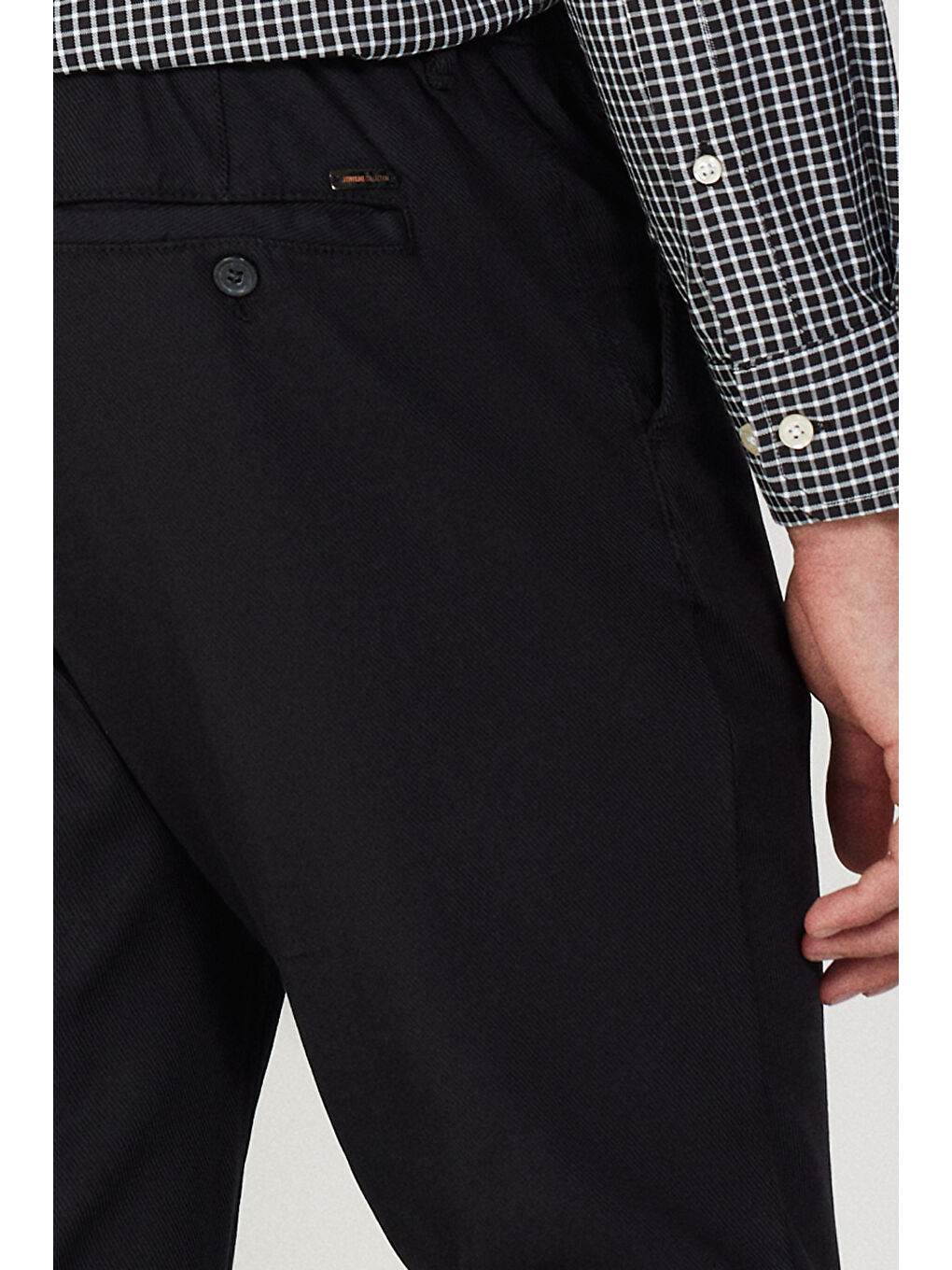 Erkek Siyah-Beyaz Slim Fit Dar Kesim Düğmeli Yaka Pamuklu Kareli Gömlek-4