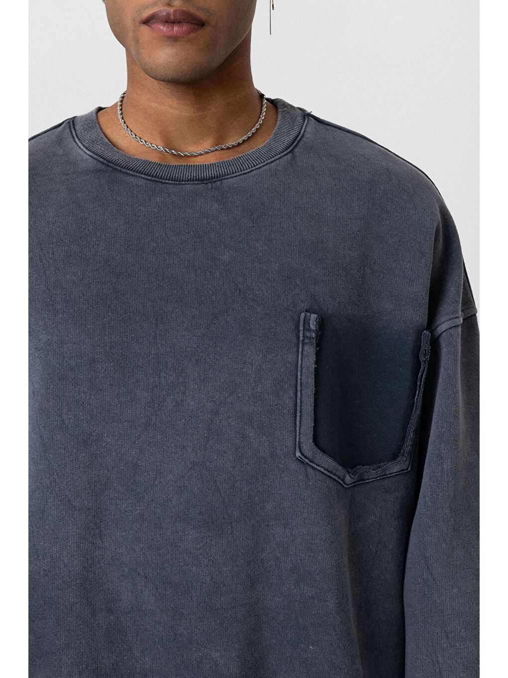 Yıkamalı Cep Detaylı Oversize Sweatshirt Siyah-3