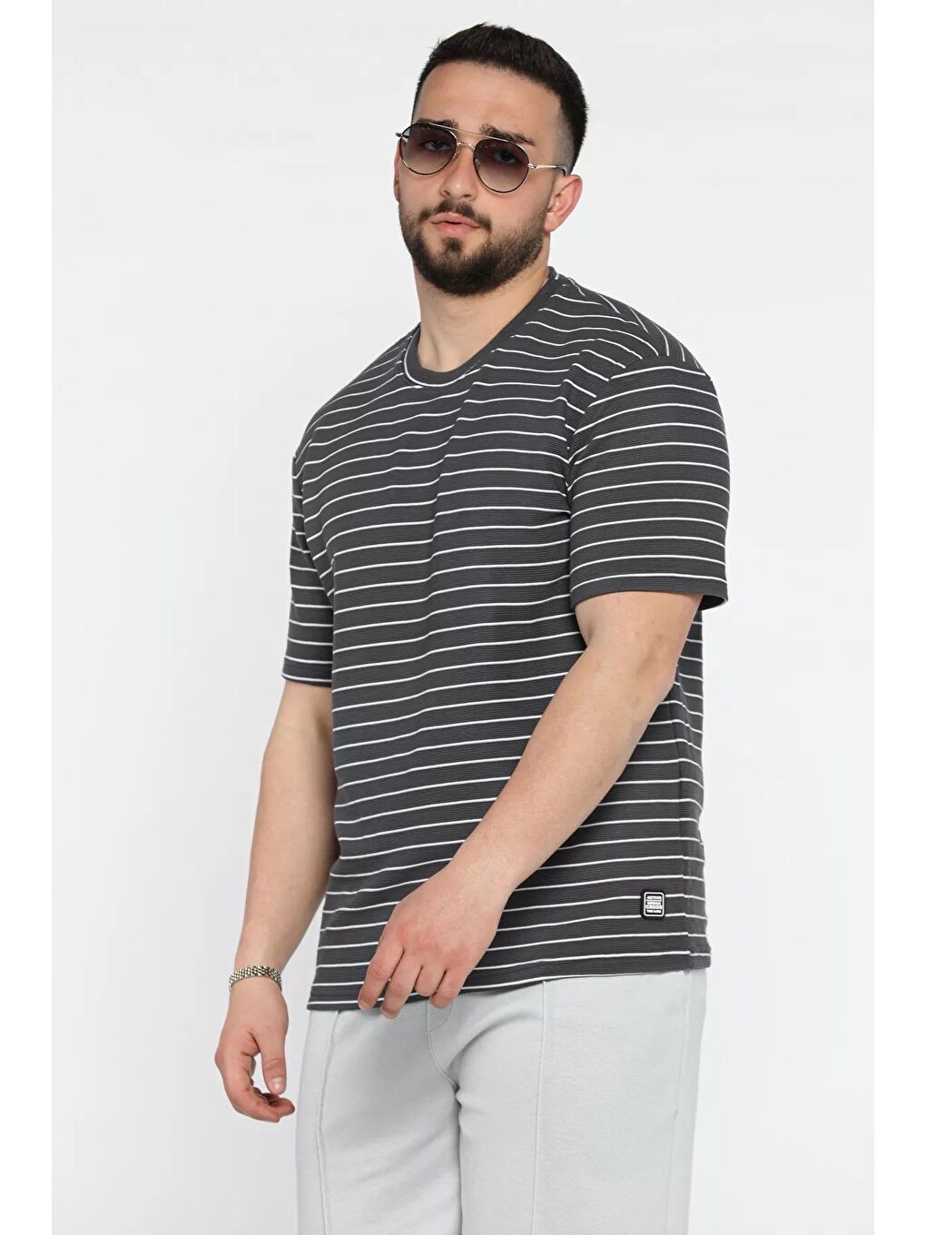 Gri Erkek Çizgi Desenli Bisiklet Yaka Elastanlı Tişört-1