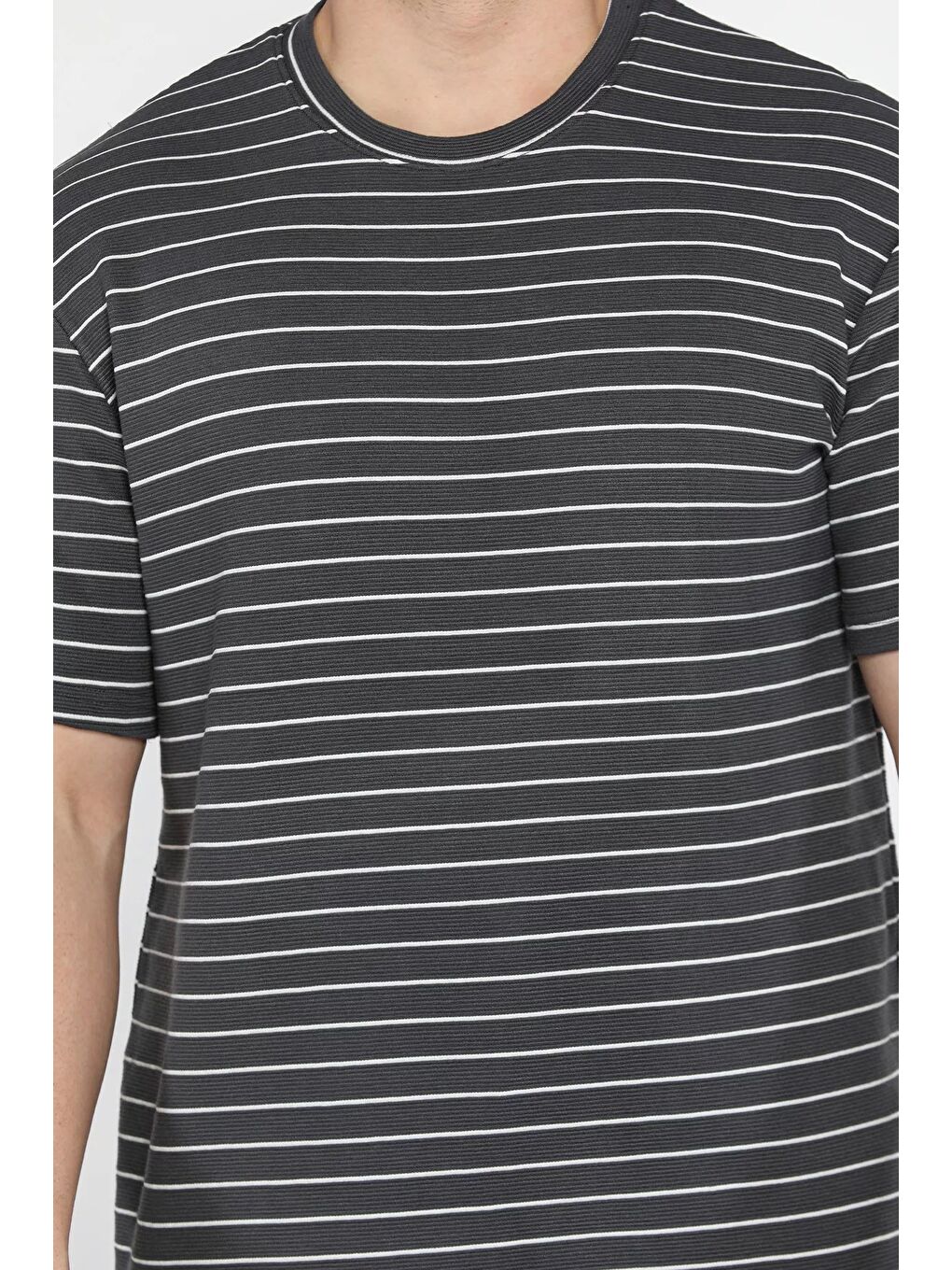 Gri Erkek Çizgi Desenli Bisiklet Yaka Elastanlı Tişört-3