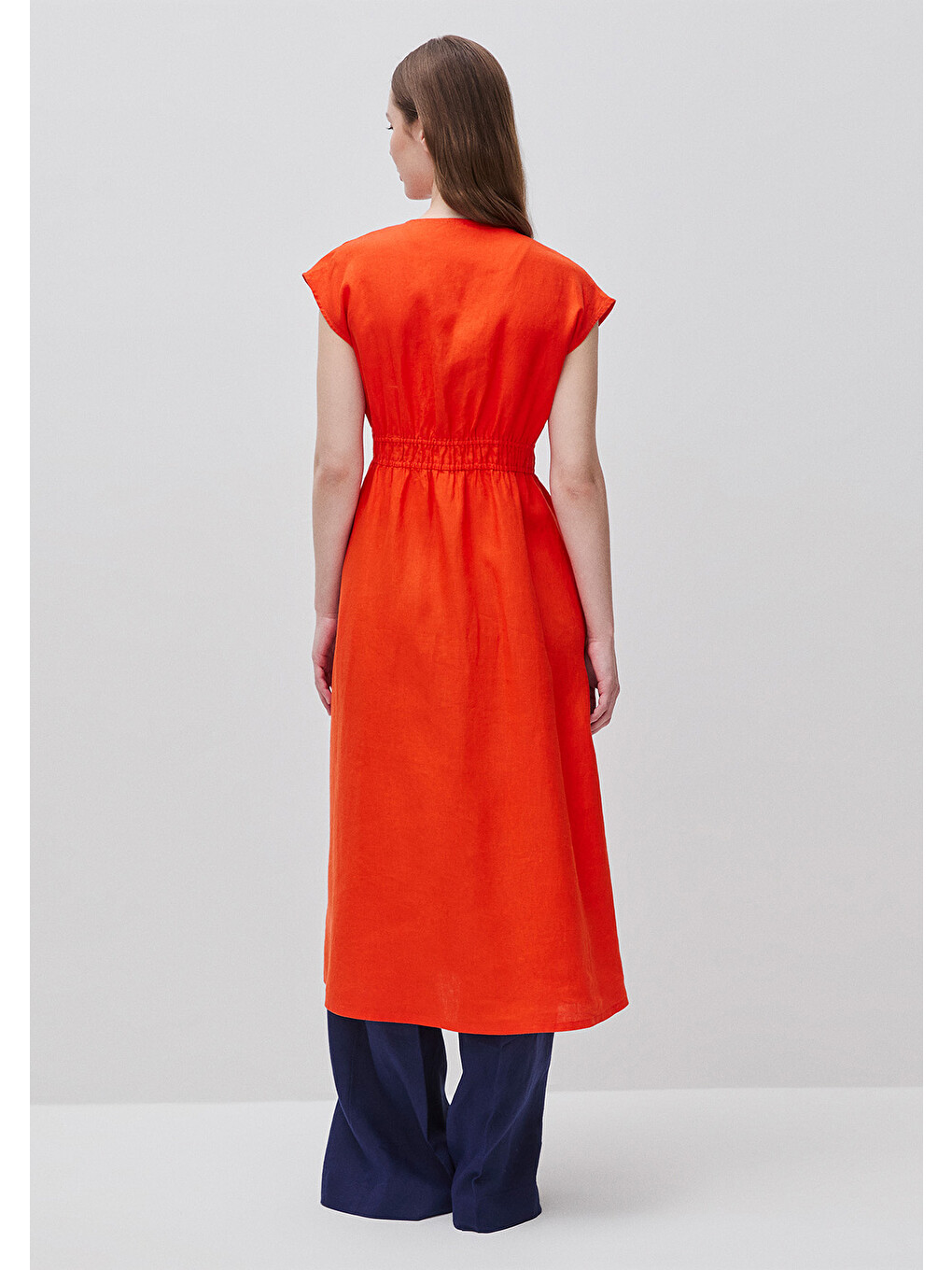 Kadın Kırmızı %100 Keten İşleme Detaylı Arkası Fermuarlı Midi Boy Elbise-1