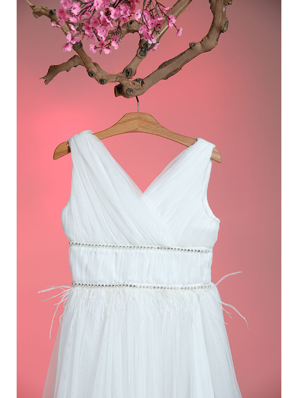 Beyaz Beli İkili Taşlı Şeritli V Yakalı Kız Çocuk Abiye ABY.3005-1