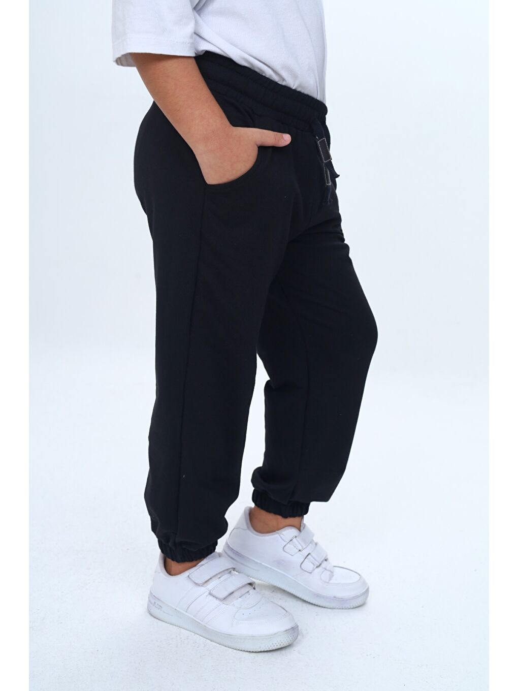 Siyah Erkek Çocuk Paça Lastikli Eşofman Alt-1