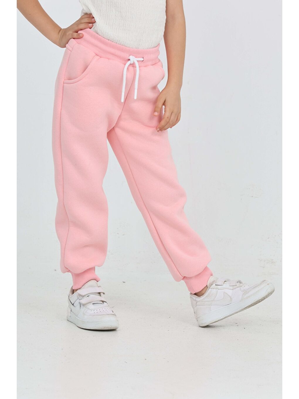 Pembe Kız Çocuk Fiyonk Nakışlı Eşofman Alt-1