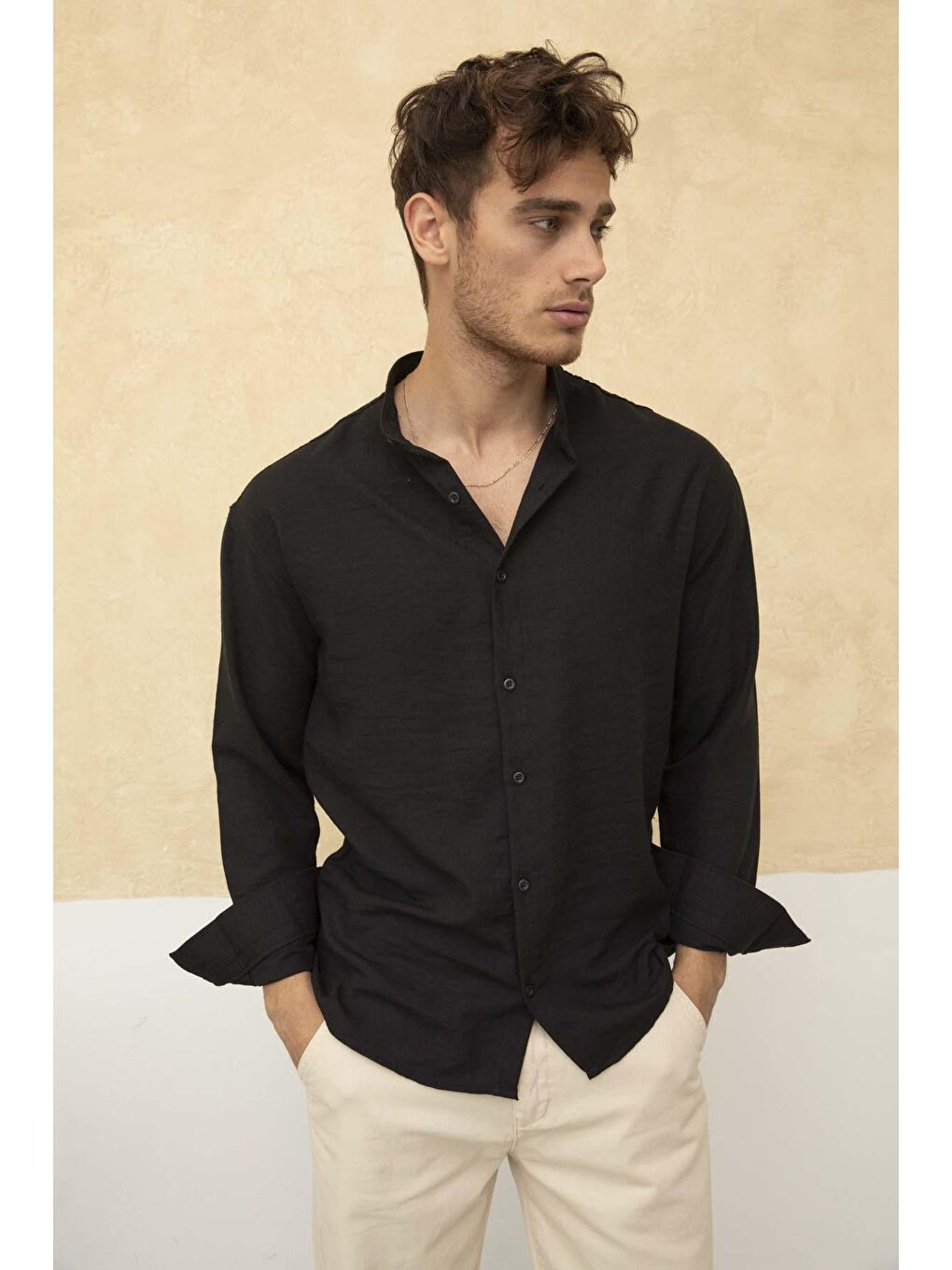 Siyah Slim Fit Dar Kalıp Uzun Kol Hakim Yaka Pamuklu Keten Efekt Gömlek